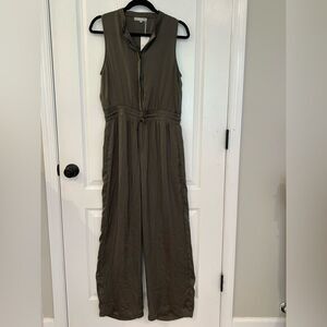 Fun 2 Fun Women’s Khaki Green Sleeveless Jumpsuit Romper New Size Small